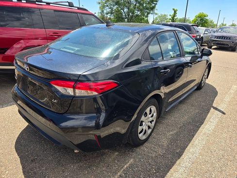 Used 2021 Toyota Corolla LE FWD image 4