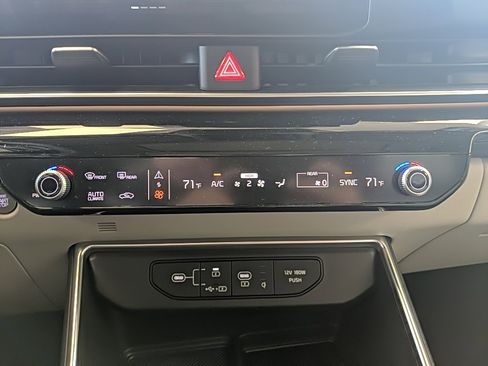 Used 2025 Kia Carnival SX Prestige image 21