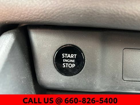 Used 2025 Nissan Rogue SV AWD/4WD image 18