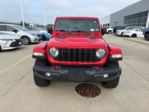 Used 2022 Jeep Wrangler Unlimited Rubicon AWD/4WD image 2