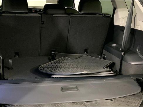 Used 2023 Volkswagen Tiguan SE w/ Panoramic Sunroof Package FWD image 4