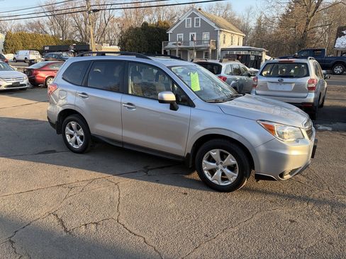 Used 2015 Subaru Forester 2.5i Premium w/ All-Weather Package AWD/4WD image 4