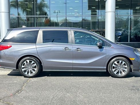 Used 2024 Honda Odyssey EX-L image 3