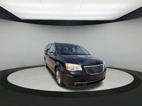 Used 2013 Chrysler Town & Country Touring-L w/ Driver Convenience Group FWD image 1