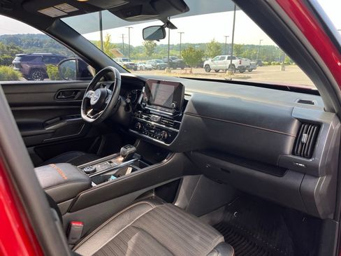 Used 2024 Nissan Pathfinder Rock Creek AWD/4WD image 32
