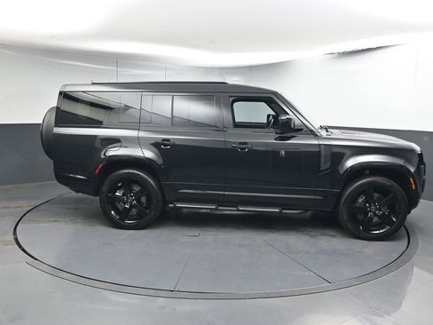 Used 2025 Land Rover Defender 130 X-Dynamic SE AWD/4WD image 24