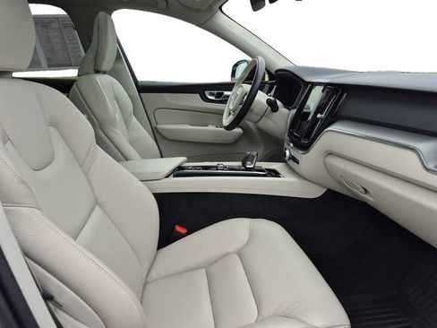 Used 2025 Volvo XC60 B5 Core w/ Protection Package Premier image 15