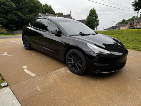 Used 2022 Tesla Model 3 Long Range AWD/4WD image 2