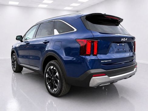 Used 2024 Kia Sorento S AWD/4WD image 7