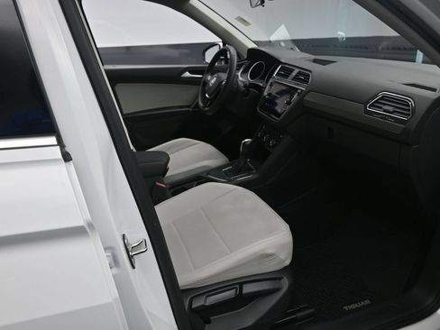 Used 2020 Volkswagen Tiguan SE FWD image 30