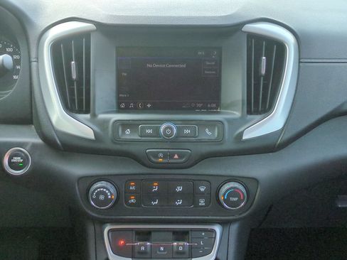 Used 2024 GMC Terrain SLE FWD image 16