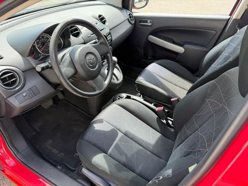 Used 2013 MAZDA MAZDA2 Sport FWD image 10