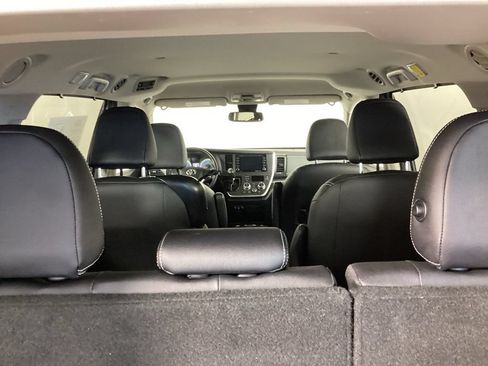 Used 2020 Toyota Sienna SE FWD image 14