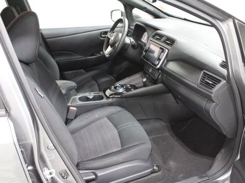 Used 2020 Nissan Leaf SV w/ SV Technology Package image 24