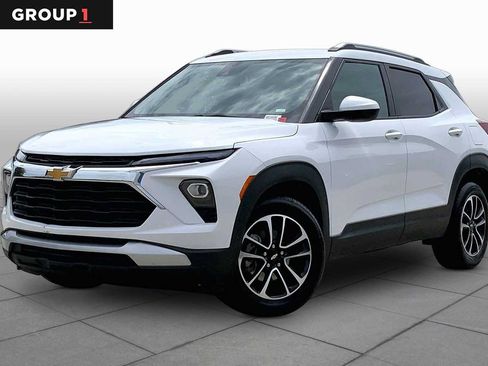 Used 2025 Chevrolet TrailBlazer LT FWD image 1
