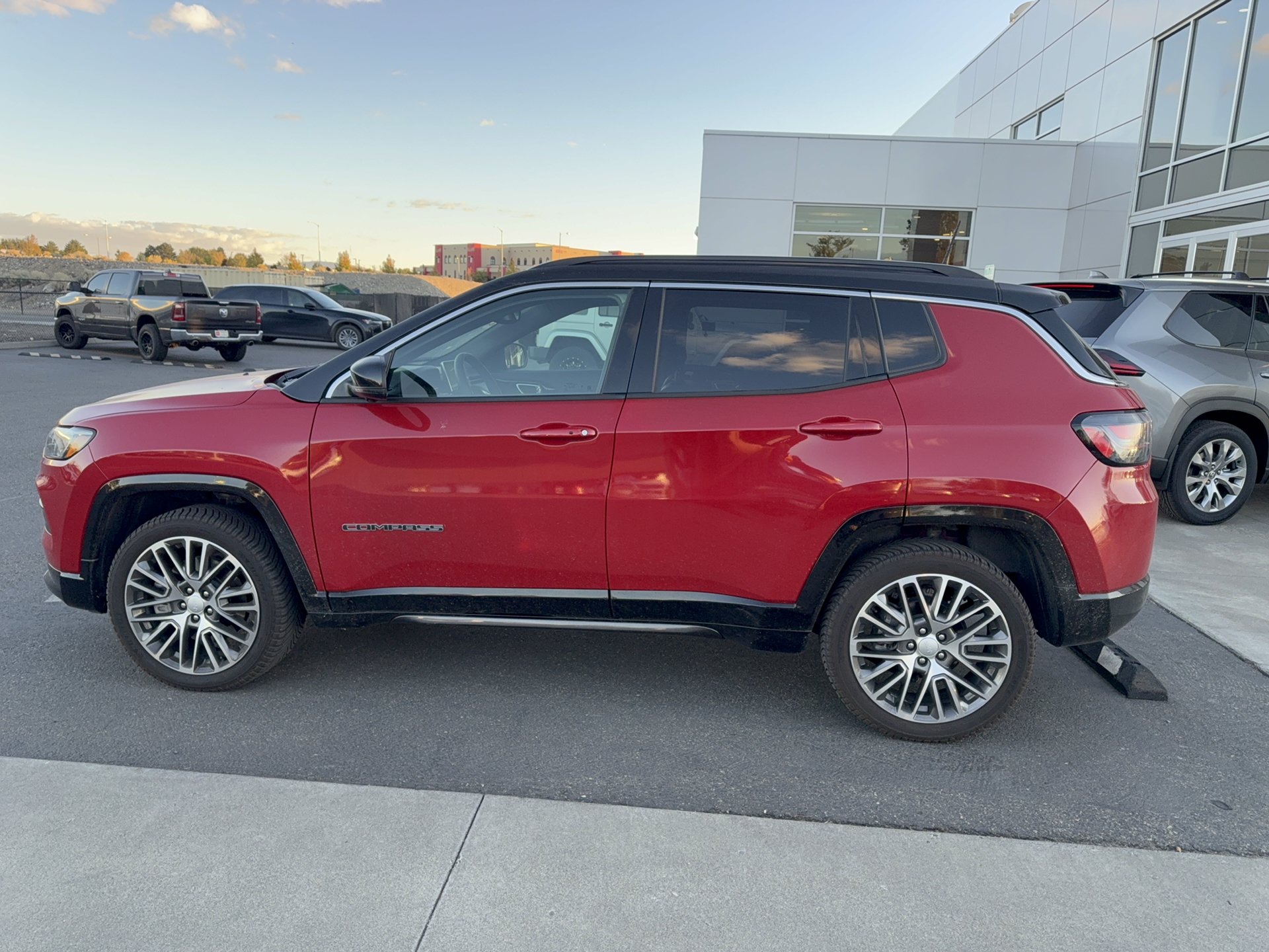 Used 2023 Jeep Compass Limited w/ Elite Group AWD/4WD image 14