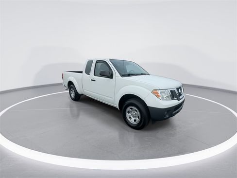 Used 2019 Nissan Frontier S image 2
