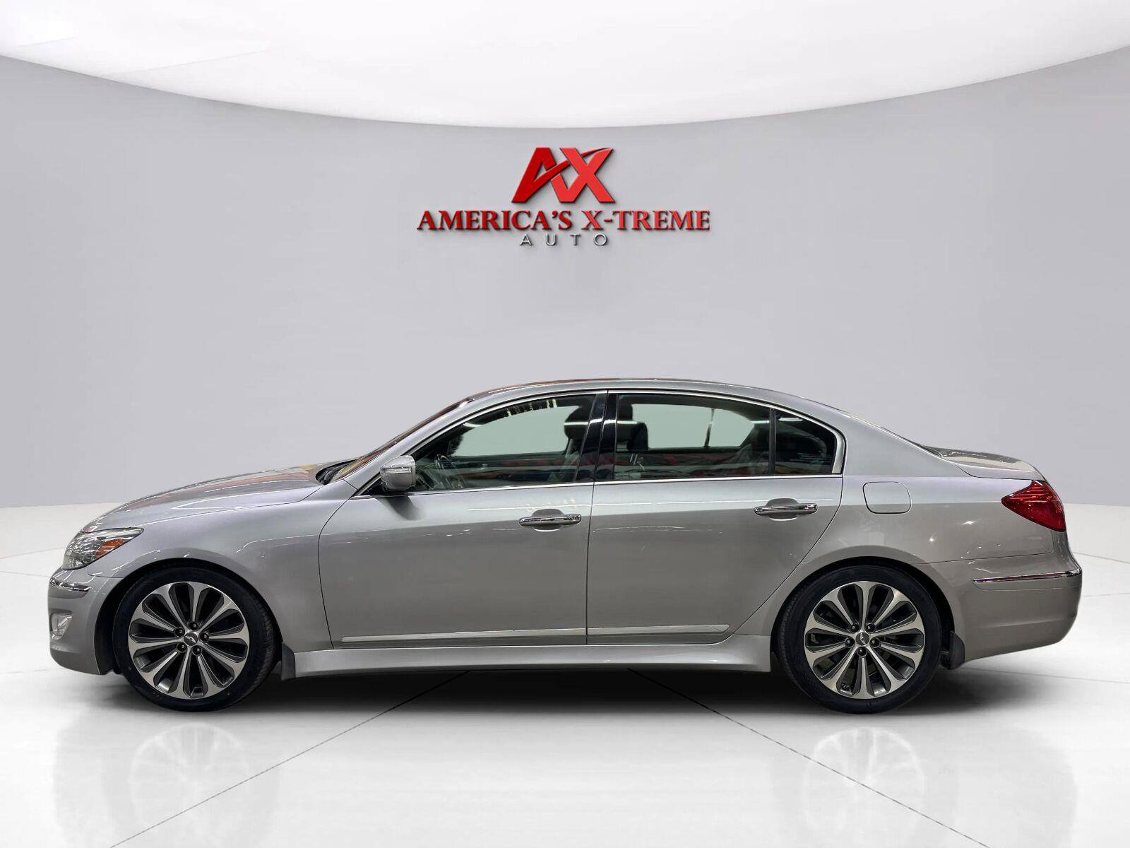 Used 2013 Hyundai Genesis 5.0 R-Spec RWD image 5