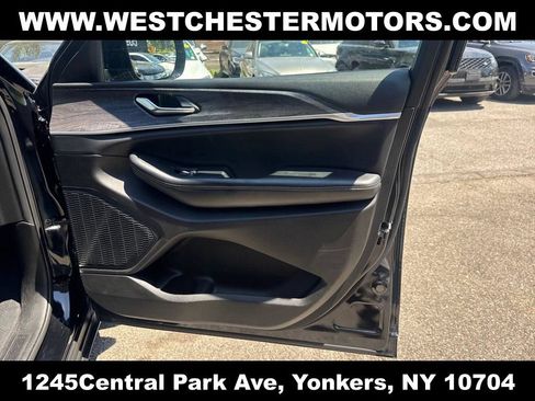 Used 2023 Jeep Grand Cherokee Limited w/ Luxury Tech Group II AWD/4WD image 19