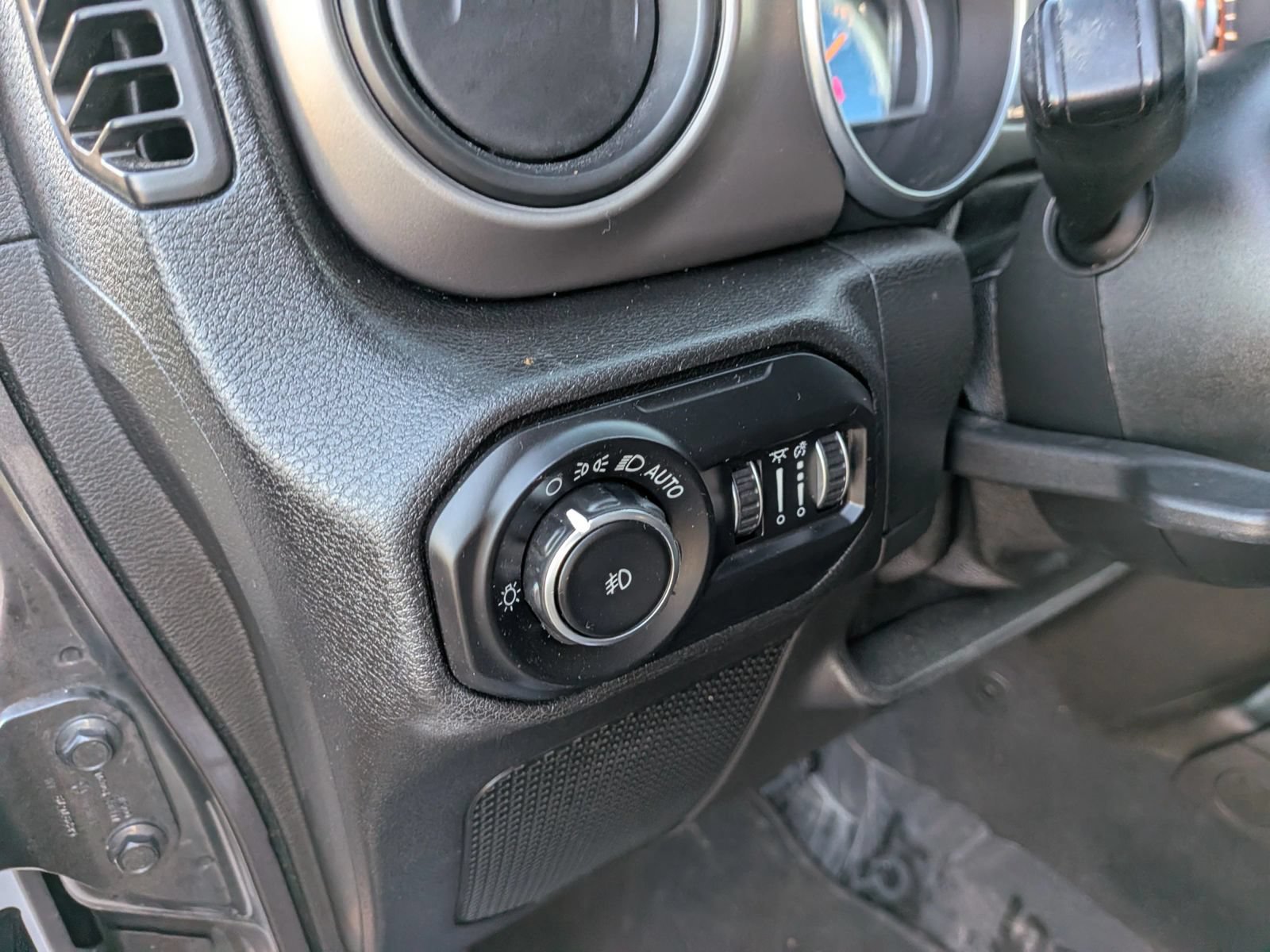 Used 2018 Jeep Wrangler Unlimited Sport S AWD/4WD image 39