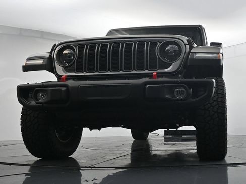 Used 2025 Jeep Gladiator Rubicon AWD/4WD image 33