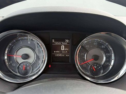 Used 2016 Chrysler Town & Country Touring w/ Driver Convenience Group FWD image 22