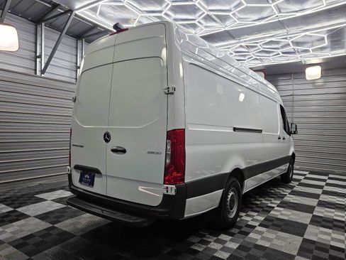 Used 2024 Mercedes-Benz Sprinter 2500 image 5