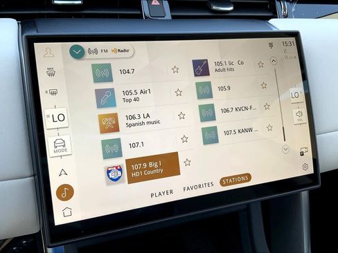 New 2025 Land Rover Discovery Sport S image 18