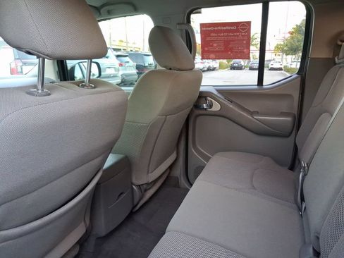 Used 2021 Nissan Frontier SV w/ Midnight Edition Floor Mats RWD image 12