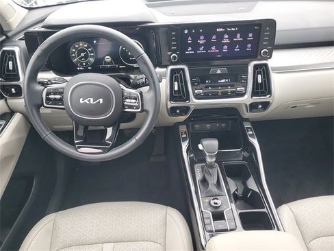 Certified 2023 Kia Sorento SX image 13