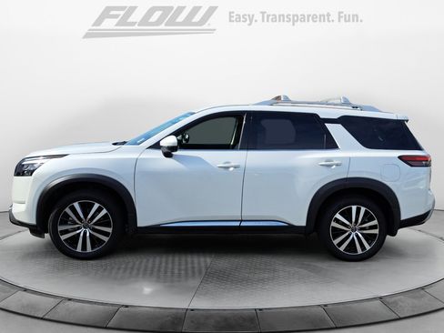 Used 2025 Nissan Pathfinder Platinum w/ Cargo Package FWD image 5