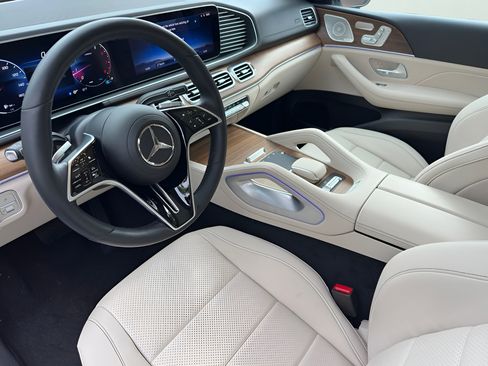 Used 2024 Mercedes-Benz GLS 450 4MATIC image 15