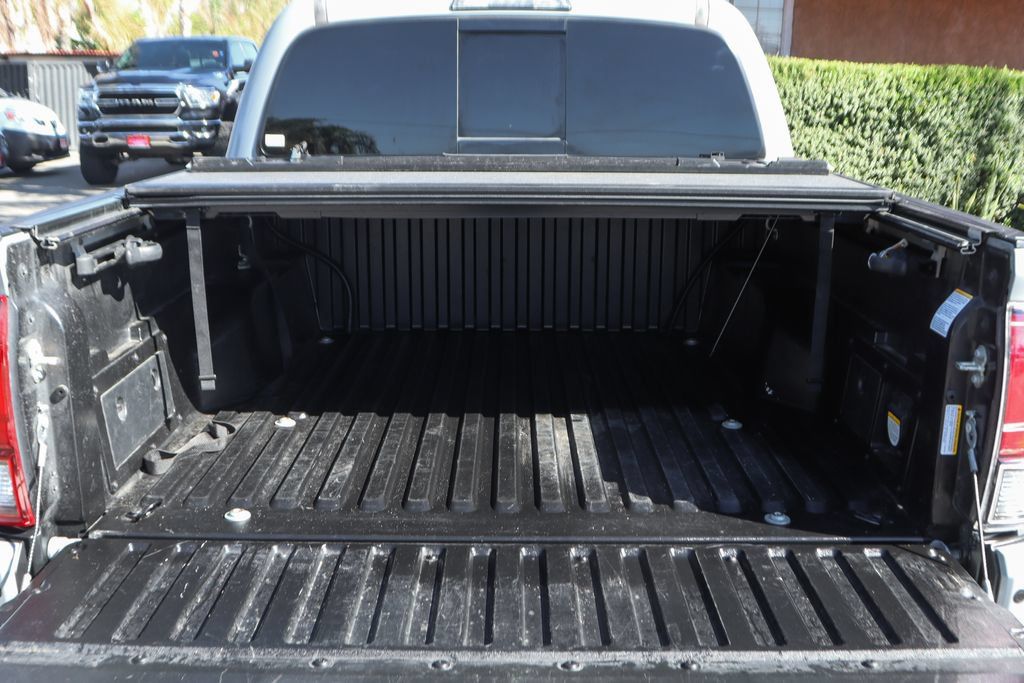 Used 2018 Toyota Tacoma TRD Off-Road AWD/4WD image 10