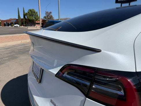 Used 2022 Tesla Model Y Performance AWD/4WD image 7