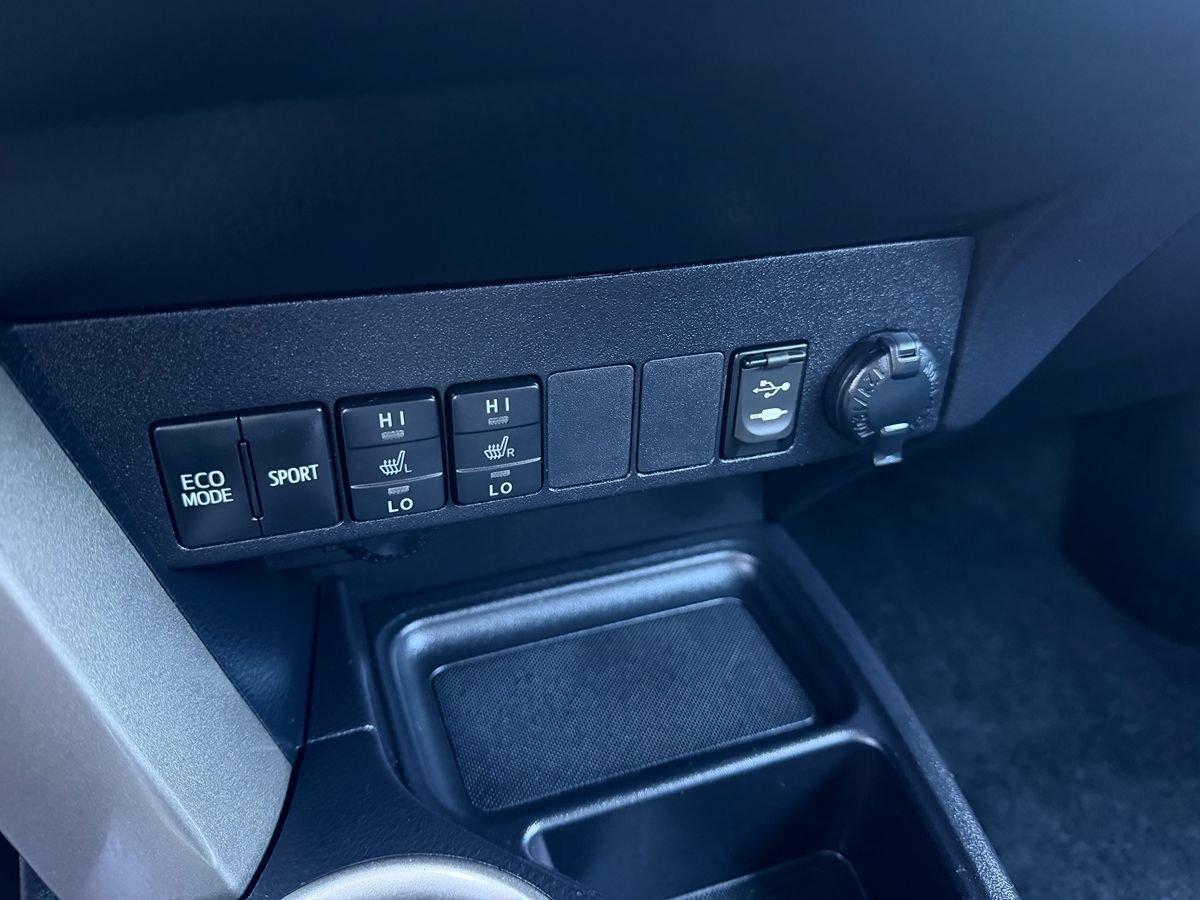 Used 2014 Toyota RAV4 Limited w/ Technology Package AWD/4WD image 23