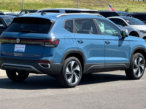 New 2026 Volkswagen Taos SE AWD/4WD image 3