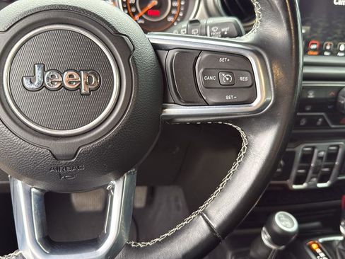 Used 2020 Jeep Wrangler Unlimited Sahara image 16