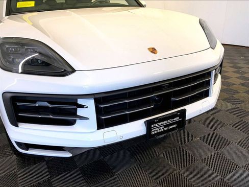 Certified 2026 Porsche Cayenne AWD/4WD image 34