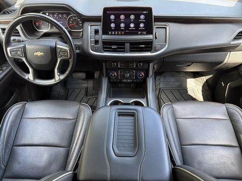 Used 2021 Chevrolet Suburban Premier w/ Premium Package RWD image 3