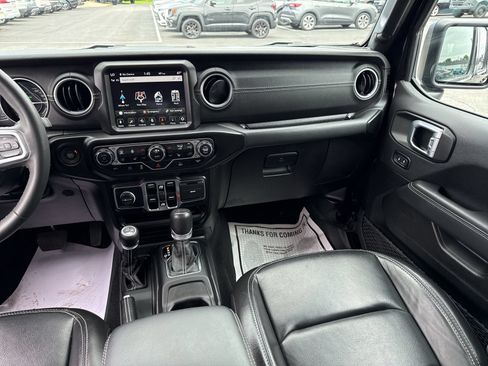 Used 2023 Jeep Wrangler Unlimited Sahara w/ Cold Weather Group AWD/4WD image 10