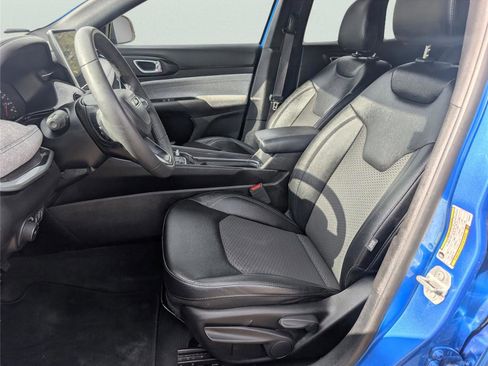 Used 2024 Jeep Compass Latitude image 9