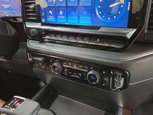 Used 2023 Chevrolet Silverado 1500 High Country w/ Technology Package AWD/4WD image 16