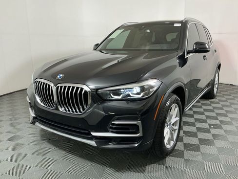 Certified 2022 BMW X5 xDrive40i w/ Premium Package AWD/4WD image 2