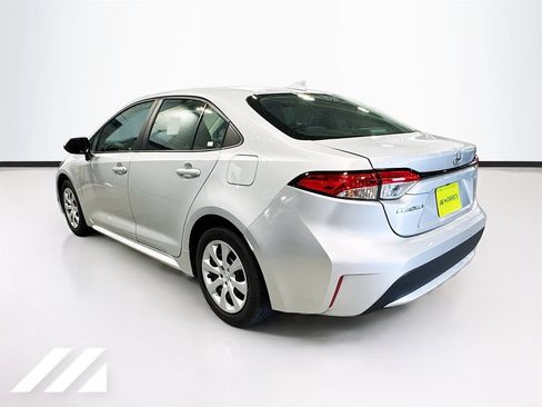 Used 2021 Toyota Corolla LE FWD image 6