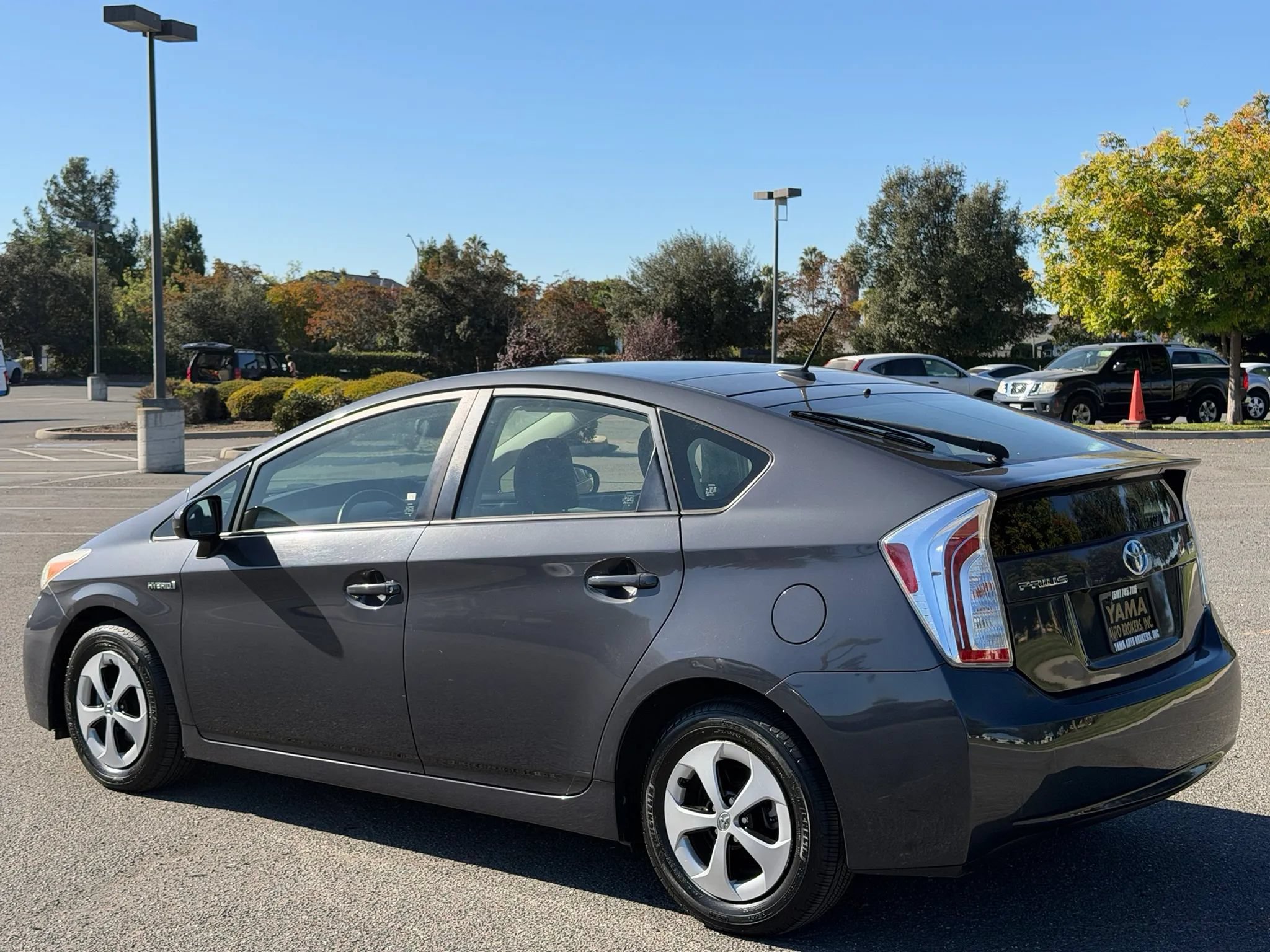 Used 2012 Toyota Prius Four w/ Deluxe Solar Roof Pkg FWD image 3