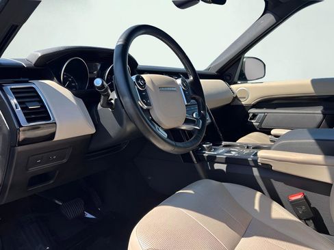 Used 2018 Land Rover Discovery SE image 43