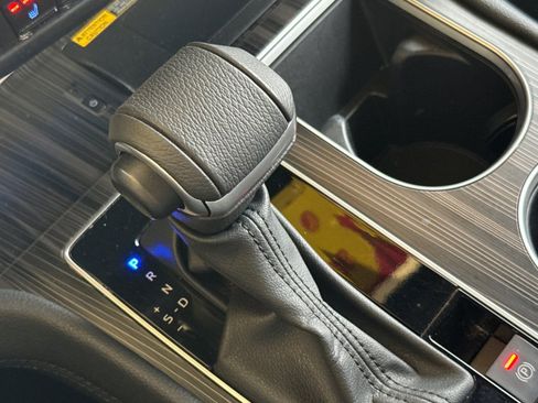 Certified 2024 Toyota Sienna Platinum image 24