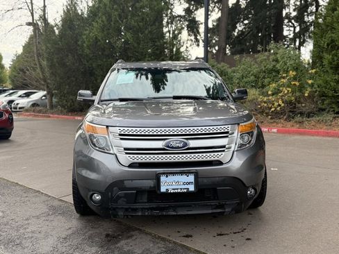 Used 2013 Ford Explorer XLT image 2
