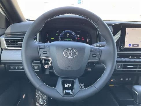 Used 2025 Toyota Camry SE image 19