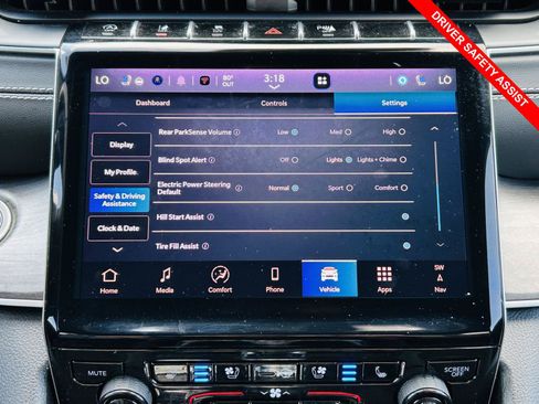 Used 2024 Jeep Grand Cherokee Limited w/ Luxury Tech Group II AWD/4WD image 11